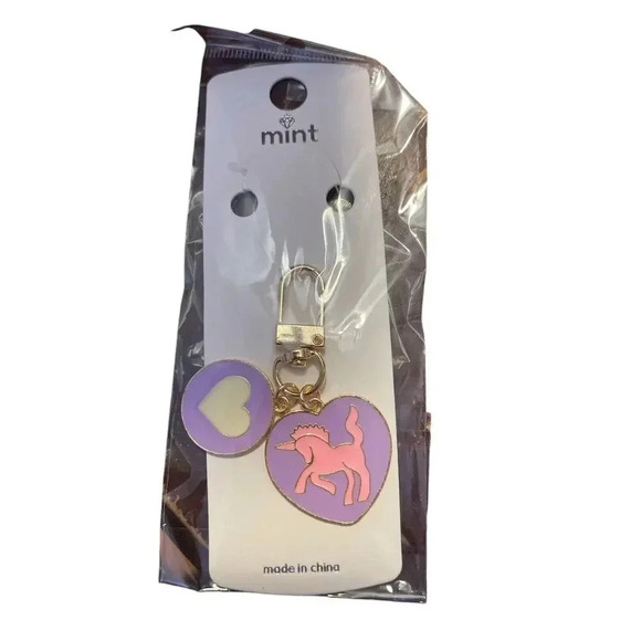 MINT UNICORN PURPLE HEART SHAPE KEYCHAIN - Picture 1 of 2